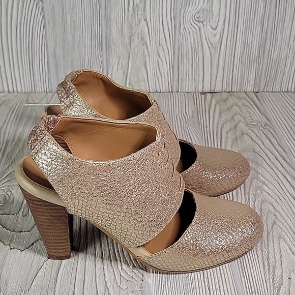 Seychelles Whirl Embossed Gold Metallic Round Toe Slingback Pumps Womens 6.5 NEW - Picture 3 of 15